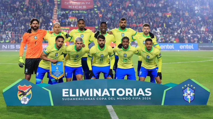 EL ALTO, BOLIVIA - SEPTEMBER 09: Players of Brazil pose for a team photo prior to the South American FIFA World Cup 2026 Qualifier match between Bolivia and Brazil at Estadio Municipal de El Alto on September 09, 2025 in El Alto, Bolivia. (Photo by Buda Mendes/Getty Images)
