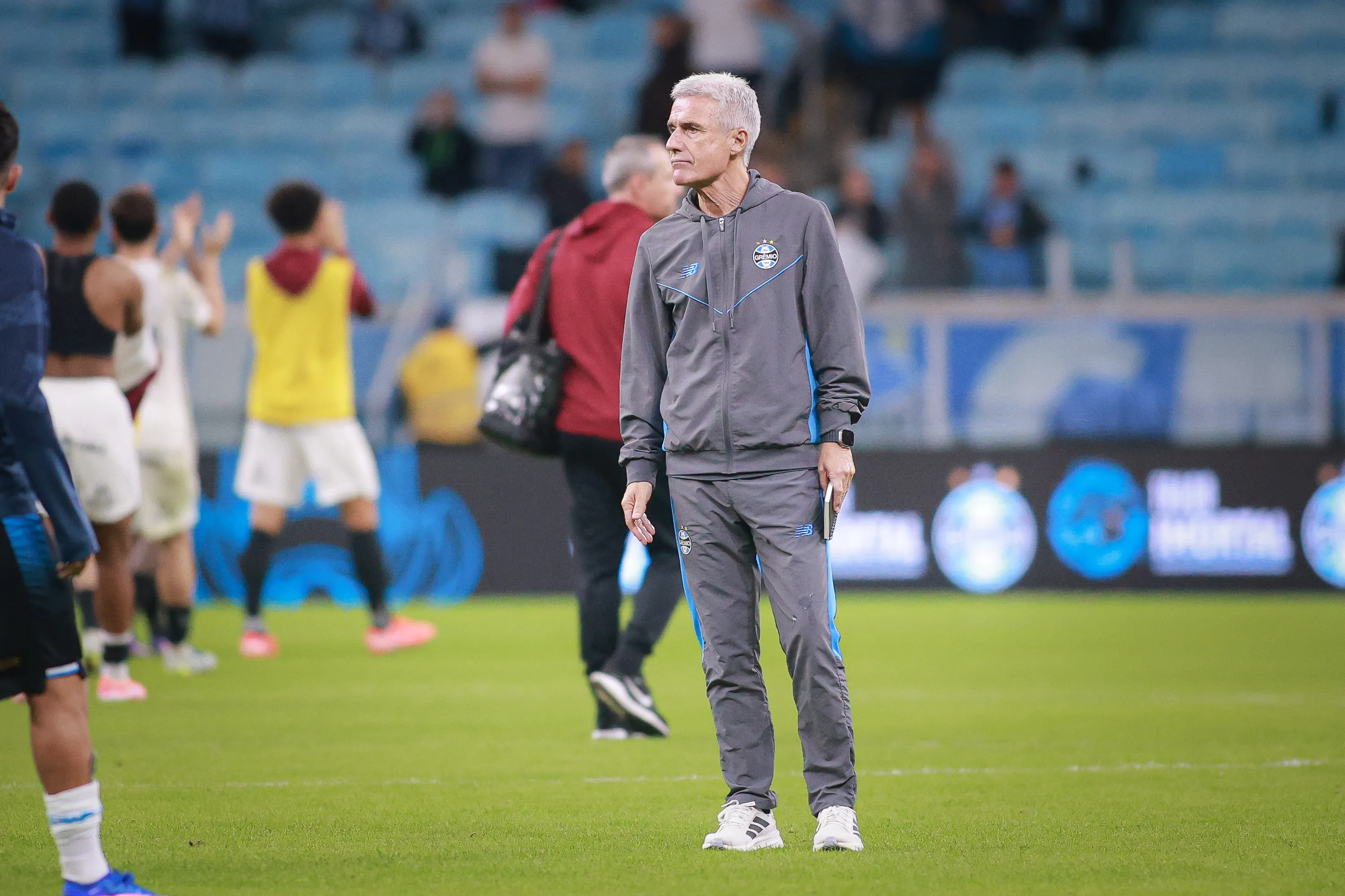 RS – PORTO ALEGRE – 30/05/2026 – BRASILEIRO A 2026, GREMIO X CORINTHIANS – Luis Castro tecnico do Gremio durante partida contra o Corinthians no estadio Arena do Gremio pelo campeonato Brasileiro A 2026. Foto: Maxi Franzoi/AGIF
