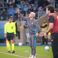 Luís Castro assuma responsabilidade pela crise no Grêmio