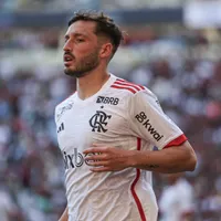 Viña, emprestado pelo Flamengo, é convocado pelo Uruguai