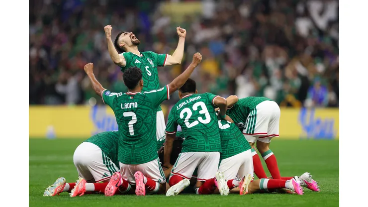 Jogadores do México celebram gol de Raúl Jiménez contra o Equador. Foto: Carl Recine/Getty Images