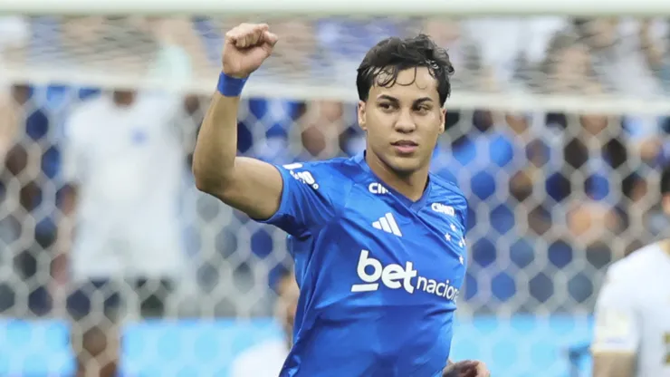 Kaio Jorge jogador do Cruzeiro comemora seu gol durante partida contra o Chapecoense no estádio Mineirão pelo campeonato Brasileiro A 2026. Foto: Gilson Lobo/AGIF