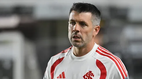 Paulo Pezzolano técnico do Internacional durante partida contra o Santos no estádio Vila Belmiro pelo campeonato Brasileiro A 2026. Foto: Jota Erre/AGIF