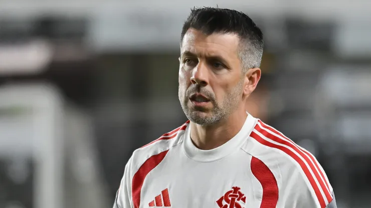 Paulo Pezzolano técnico do Internacional durante partida contra o Santos no estádio Vila Belmiro pelo campeonato Brasileiro A 2026. Foto: Jota Erre/AGIF