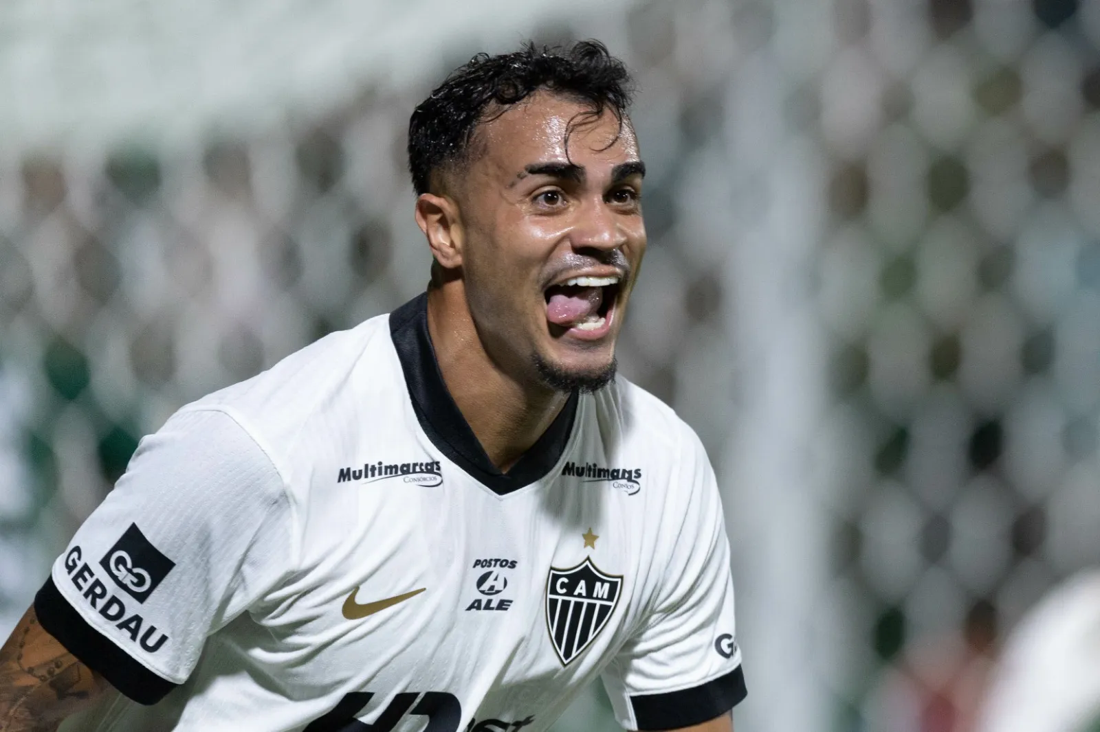 Reinier jogador do Atlético-MG comemora seu gol durante partida contra o Chapecoense no estádio Arena Conda pelo campeonato Brasileiro A 2026. Foto: Liamara Polli/AGIF
