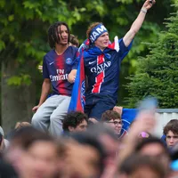Festa do PSG vira caos e deixa França em alerta