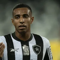 Victor Sá, ex-Botafogo, é disputado por Corinthians e São Paulo