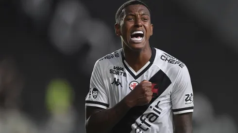 RJ - RIO DE JANEIRO - 05/10/2025 - BRASILEIRO A 2025, VASCO X VITORIA - Robert Renan jogador do Vasco durante partida contra o Vitoria no estadio Sao Januario pelo campeonato Brasileiro A 2025. Foto: Thiago Ribeiro/AGIF