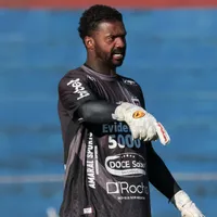 Felipe, ex-goleiro do Flamengo, conquista título aos 42 anos
