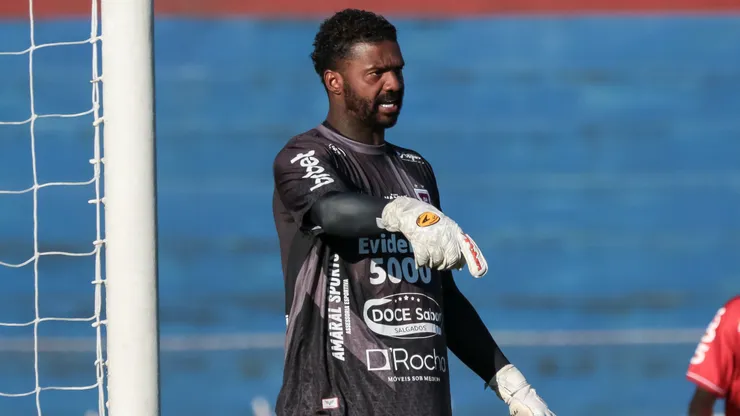 Felipe goleiro do Parana Clube durante partida contra o Patriotas no estadio Durival de Britto pelo campeonato Paranaense B 2023.