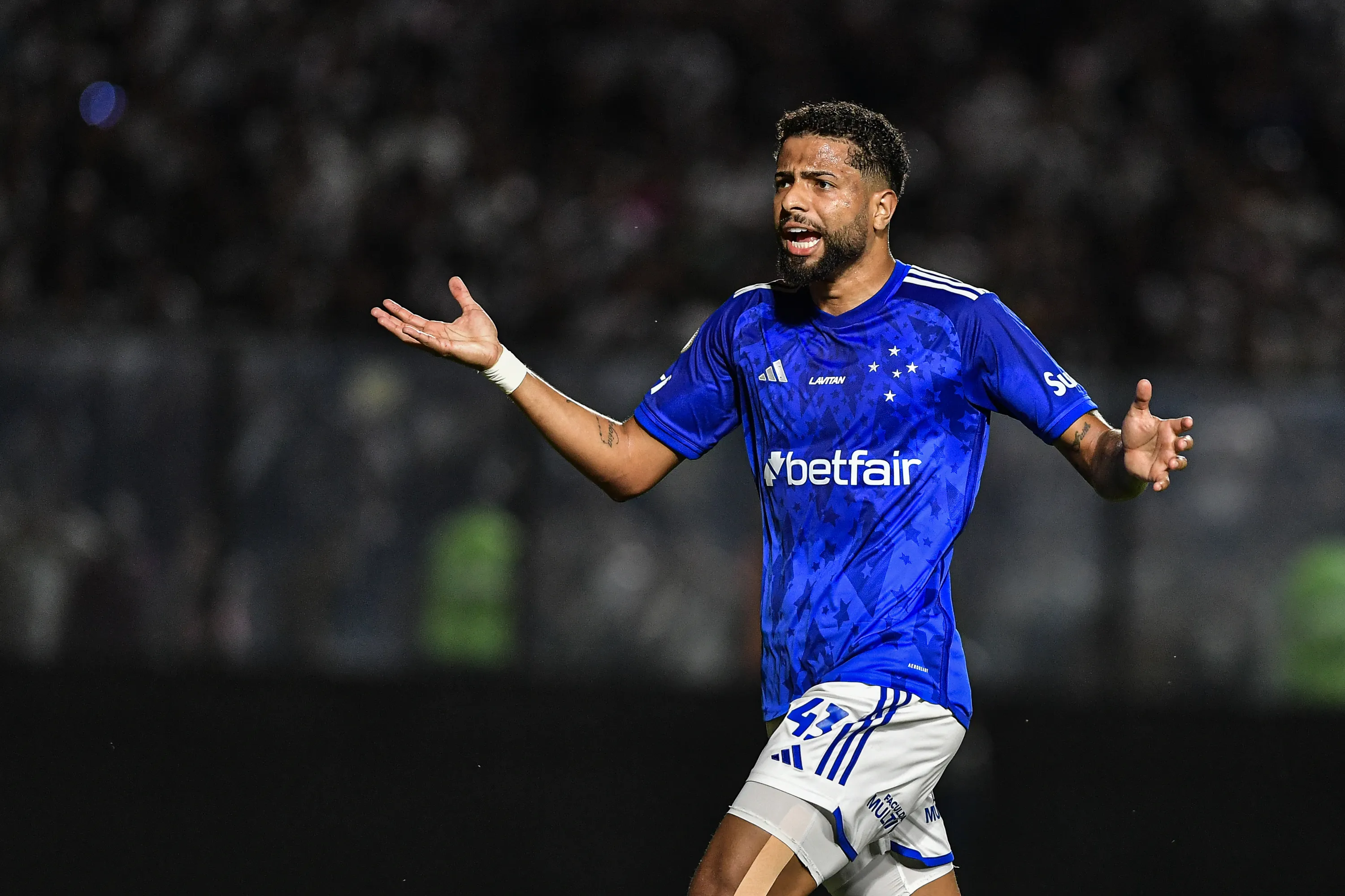 RJ – RIO DE JANEIRO – 16/06/2024 – BRASILEIRO A 2024, VASCO X CRUZEIRO – Joao Marcelo jogador do Cruzeiro durante partida contra o Vasco no estadio Sao Januario pelo campeonato Brasileiro A 2024. Foto: Thiago Ribeiro/AGIF