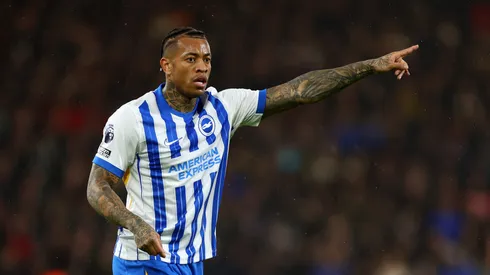 Igor Julio, do Brighton, gesticula durante a partida da Premier League entre AFC Bournemouth e Brighton & Hove Albion FC no Vitality Stadium, em 23 de novembro de 2024, em Bournemouth, Inglaterra. (Foto de Dan Istitene/Getty Images)