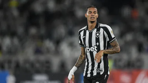 RJ - RIO DE JANEIRO - 10/03/2026 - COPA LIBERTADORES 2026, BOTAFOGO X BARCELONA DE GUAYAQUIL - Newton jogador do Botafogo durante partida contra o Barcelona de Guayaquil no estadio Engenhao pelo campeonato Copa Libertadores 2026. Foto: Thiago Ribeiro/AGIF