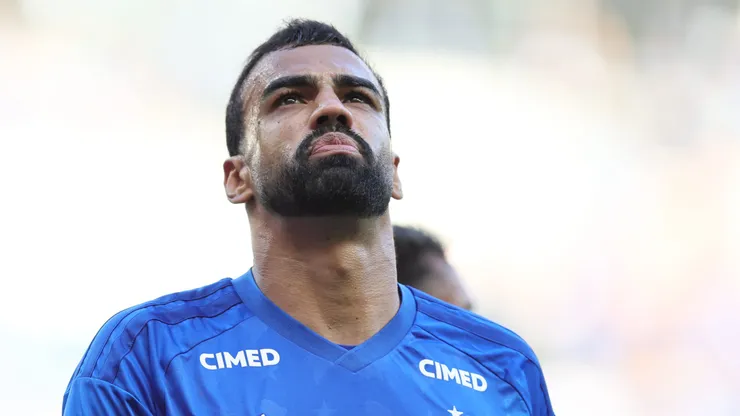 Fabricio Bruno jogador do Cruzeiro lamenta durante partida contra o Santos no estadio Mineirao pelo campeonato Brasileiro A 2026. Foto: Gilson Lobo/AGIF