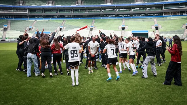 Jogadoras do Corinthians após a vitória sobre o Palmeiras - Foto: Rodrigo Gazzanel/Corinthians