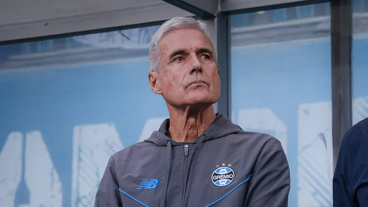 Luis Castro tecnico do Gremio durante partida contra o Corinthians no estadio Arena do Gremio pelo campeonato Brasileiro A 2026. Foto: Maxi Franzoi/AGIF