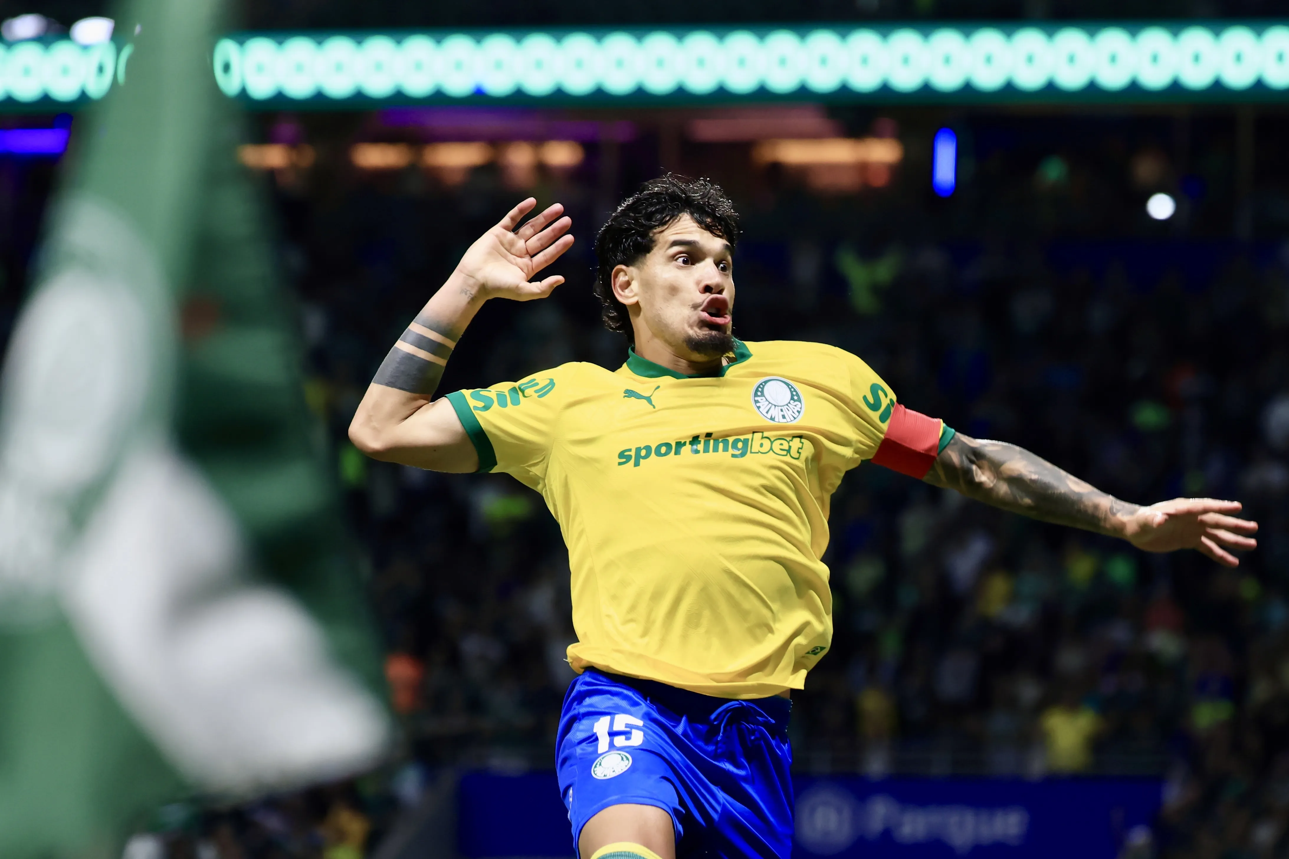 SP – SAO PAULO – 25/08/2025 – BRASILEIRO A 2025, PALMEIRAS X SPORT – Gustavo Gomez jogador do Palmeiras comemora seu gol durante partida contra o Sport no estadio Arena Allianz Parque pelo campeonato Brasileiro A 2025. Foto: Marcello Zambrana/AGIF