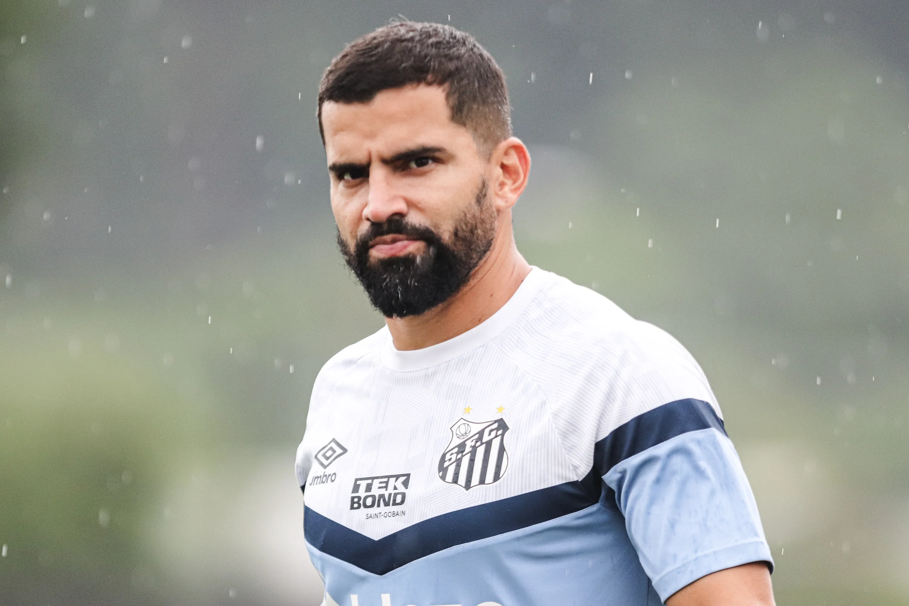 SP – SANTOS – 02/02/2024 – SANTOS, TREINO – Tomaz Rincon jogador do Santos durante treino no Centro de Treinamento CT Rei Pele. Foto: Reinaldo Campos/AGIF