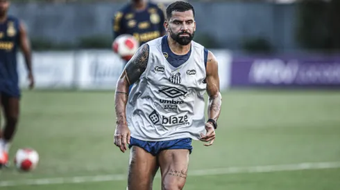 Tomas Rincon jogador do Santos durante treino no Centro de Treinamento CT Rei Pele.