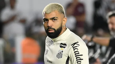 Gabigol jogador do Santos durante aquecimento antes da partida contra o Vitoria no estadio Vila Belmiro pelo campeonato Brasileiro A 2026. Foto: Jota Erre/AGIF