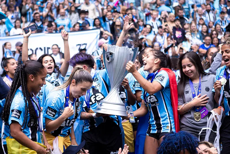 Jogadoras do Grêmio comemoram o título do Gauchão Feminino 2025 – Foto: Matheus Pé/FGF