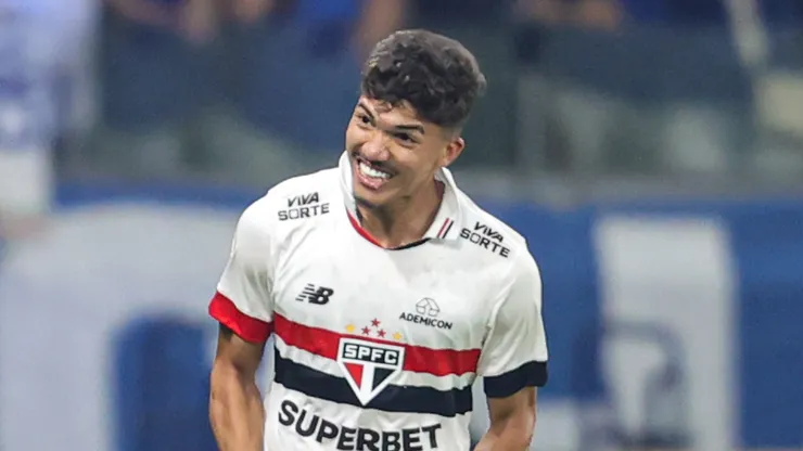William Gomes jogador do Sao Paulo comemora seu gol durante partida contra o Cruzeiro no estadio Mineirao pelo campeonato Brasileiro A 2024. Foto: Gilson Lobo/AGIF