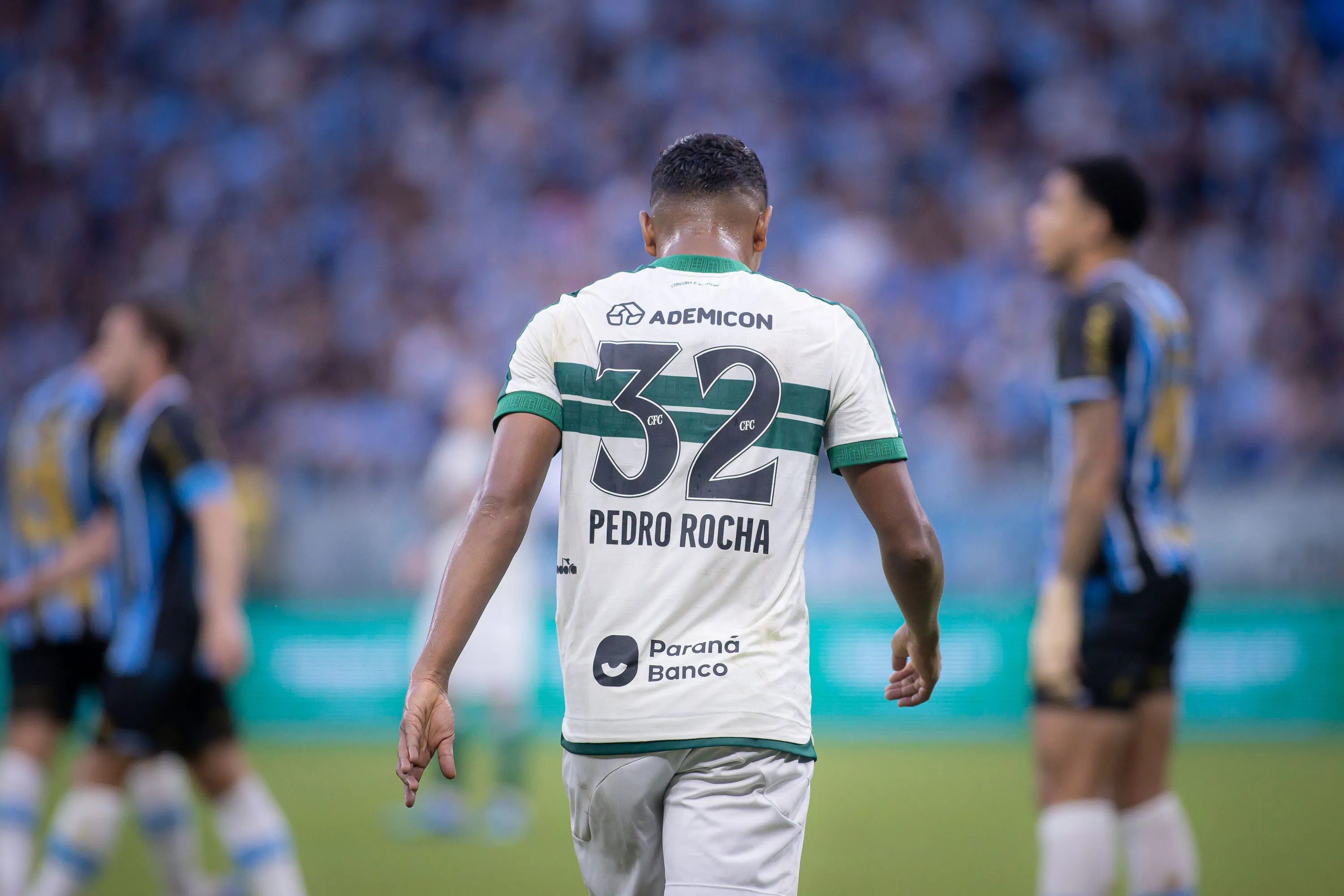 RS – PORTO ALEGRE – 26/04/2026 – BRASILEIRO A 2026, GREMIO X CORITIBA – Pedro Rocha jogador do Coritiba lamenta durante partida contra o Gremio no estadio Arena do Gremio pelo campeonato Brasileiro A 2026. Foto: Maxi Franzoi/AGIF