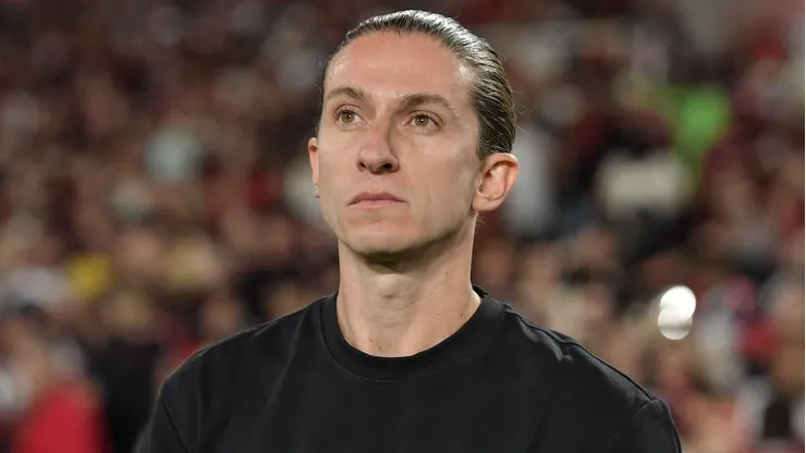 Filipe Luis tecnico do Flamengo durante partida contra o Santos no estadio Maracana pelo campeonato Brasileiro A 2025. Foto: Thiago Ribeiro/AGIF
