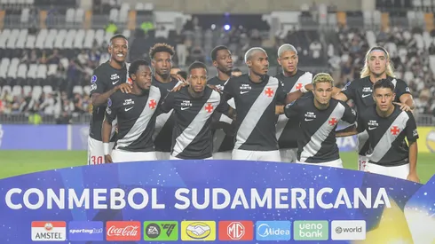 Jogadores do Vasco posam para foto antes na partida contra Barracas Central no estadio Sao Januario pelo campeonato Copa Sul-Americana 2026. Foto: Thiago Ribeiro/AGIF