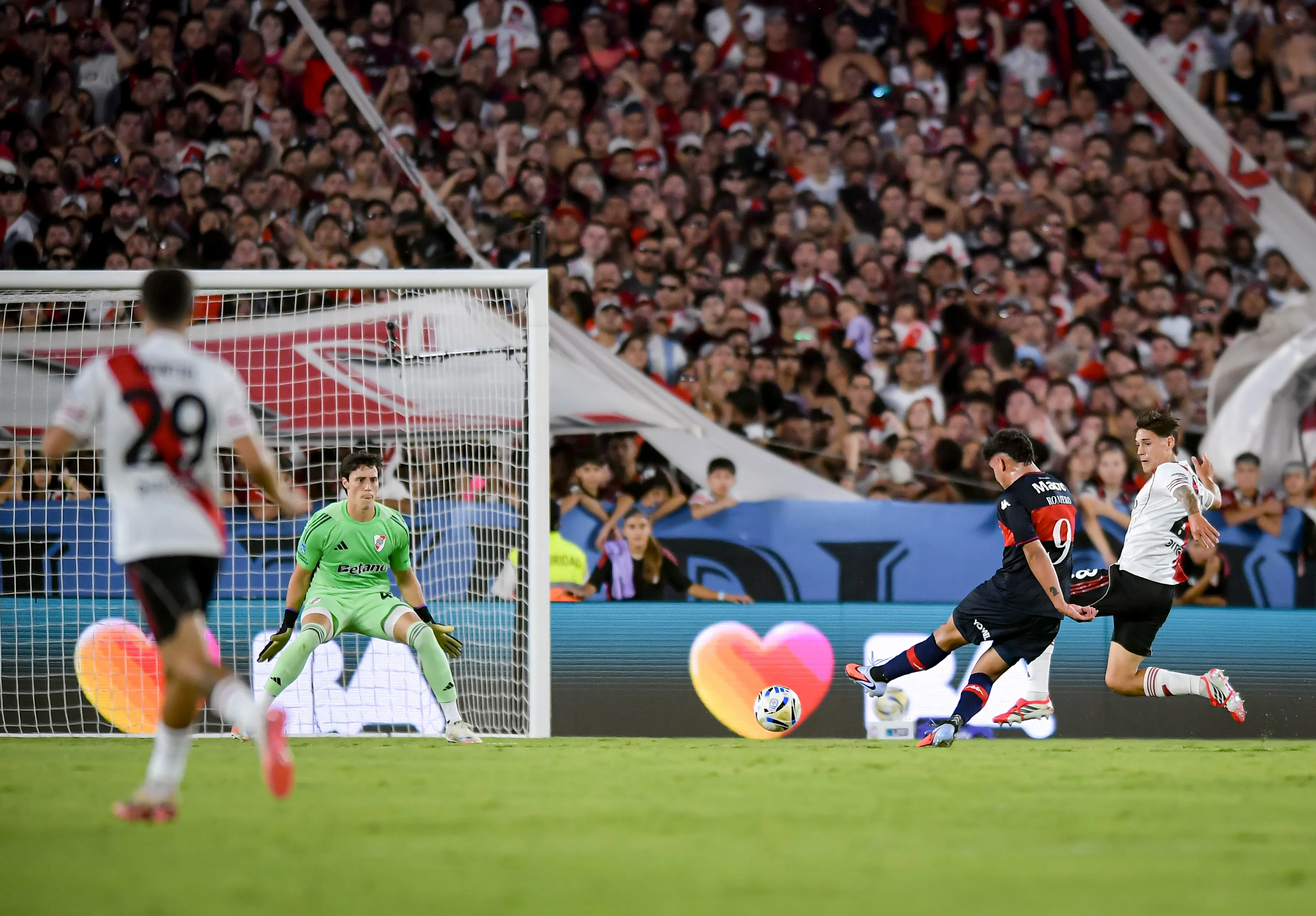 BUENOS AIRES, ARGENTINA – FEBRUARY 07: David Romero of Tigre shoots and scores his team’s second goal during a Torneo Apertura Mercado Libre 2026 match between River Plate and Tigre at Estadio Más Monumental Antonio Vespucio Liberti on February 07, 2026 in Buenos Aires, Argentina. (Photo by Marcelo Endelli/Getty Images)