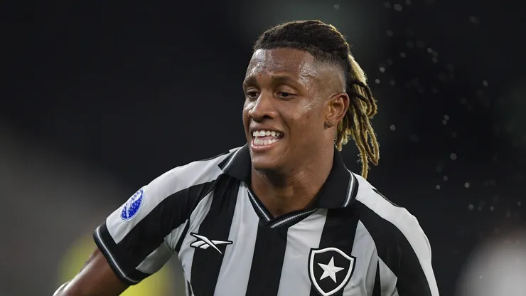 Danilo jogador do Botafogo durante partida contra o Racing no estadio Engenhao pelo campeonato Copa Sul-Americana 2026.