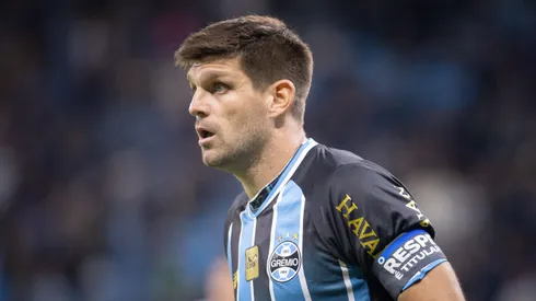 Kannemann deve seguir no Grêmio.