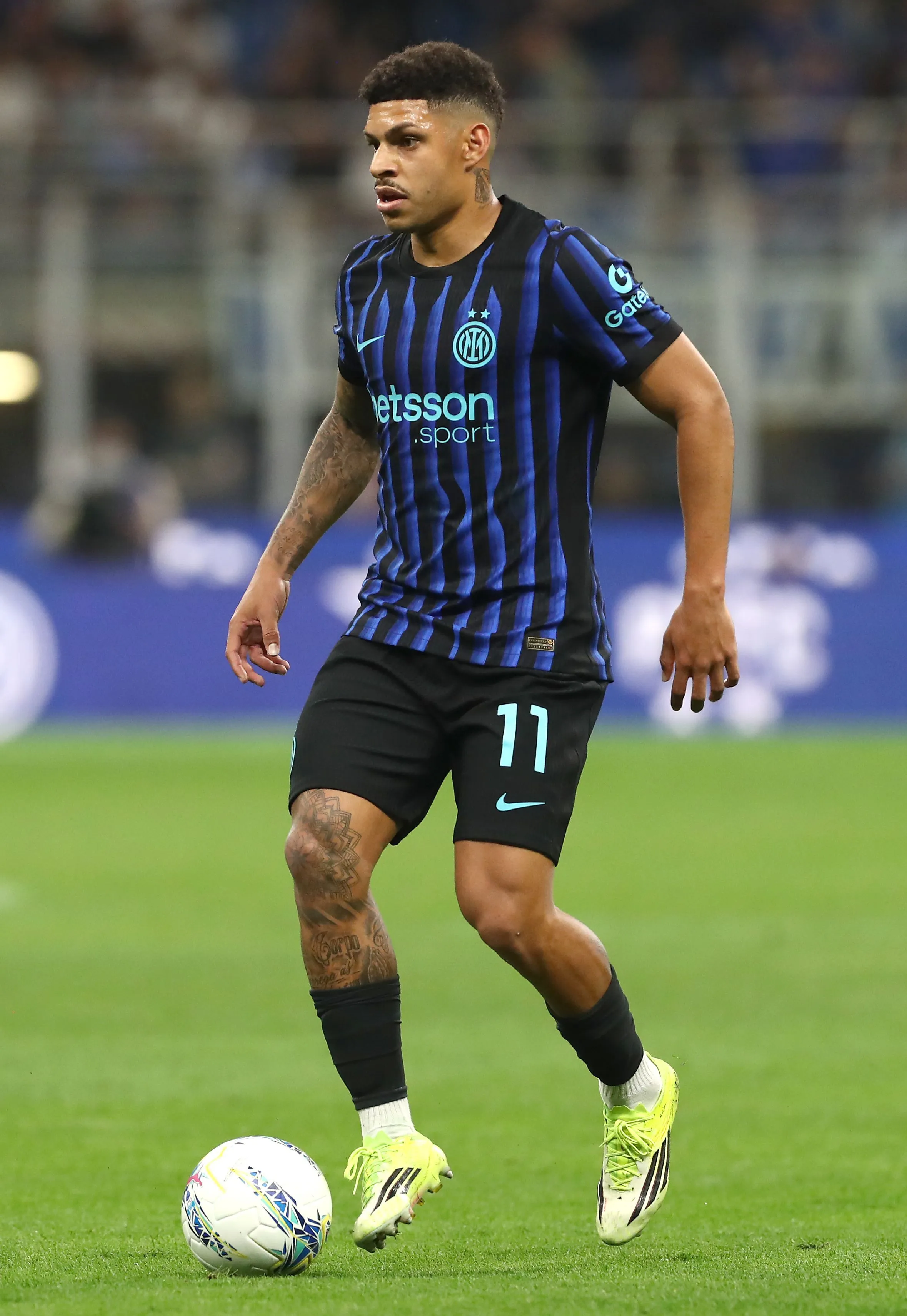 MILAN, ITALY – APRIL 17: Luis Henrique of FC Internazionale in action during the Serie A match between FC Internazionale and Cagliari Calcio at Giuseppe Meazza Stadium on April 17, 2026 in Milan, Italy. (Photo by Marco Luzzani/Getty Images)