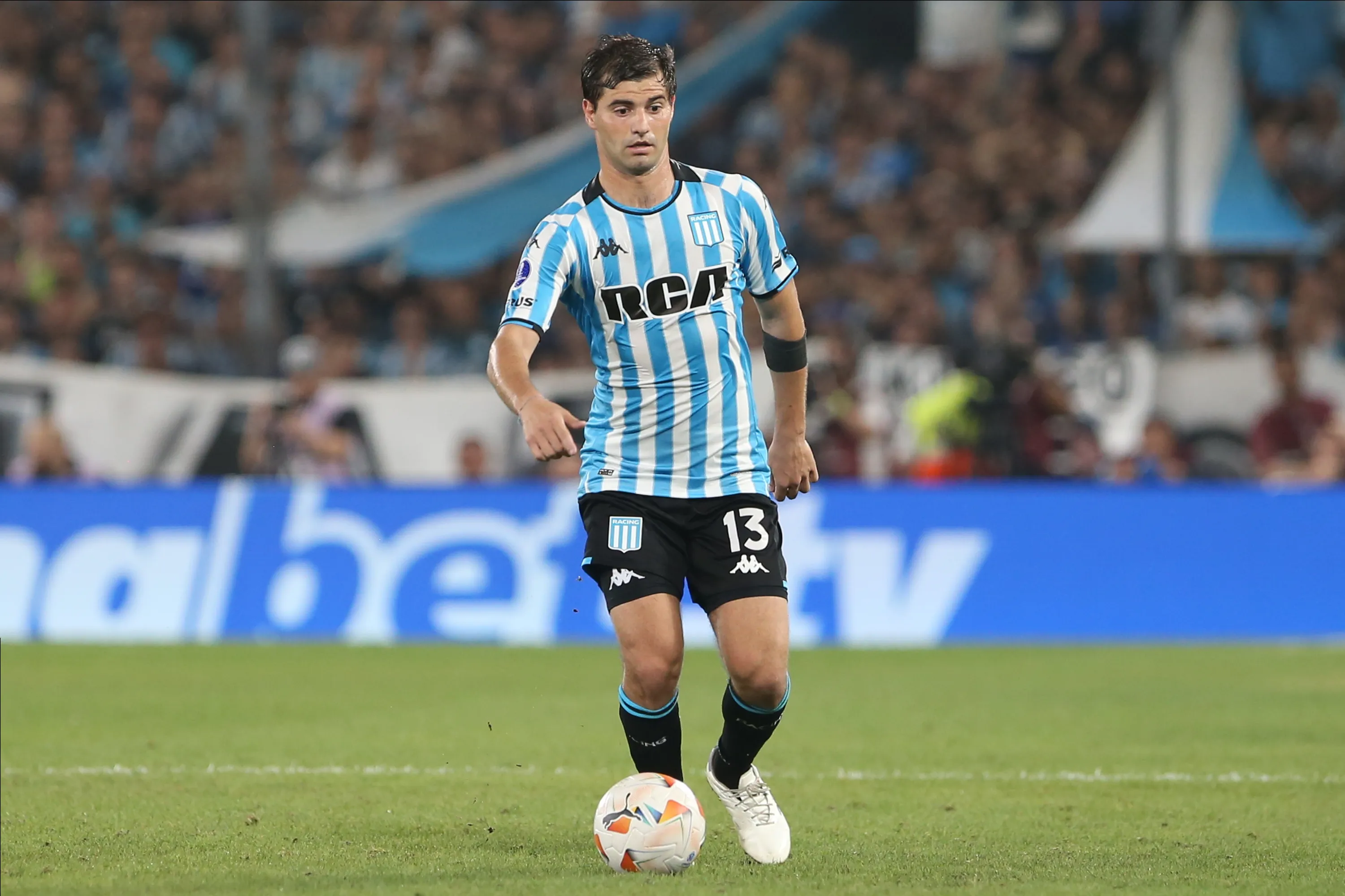 AVELLANEDA, ARGENTINA – OCTOBER 31: Santiago Sosa of Racing Club plays the ball during the Copa CONMEBOL Sudamericana 2024 Semifinal second leg match between Corinthians and Racing Club at Presidente Peron Stadium on October 31, 2024 in Avellaneda, Argentina. (Photo by Daniel Jayo/Getty Images)
