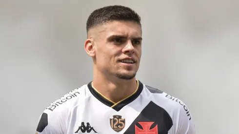 Gabriel Pec jogador do Vasco durante partida contra o Atlético-MG no estádio Maracanã pelo campeonato Brasileiro A 2023. Foto: Thiago Ribeiro/AGIF