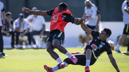 Casemiro teve uma forte dividida com Endrick durante treino da seleção.