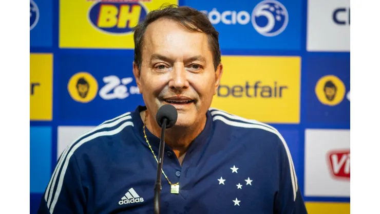 MG - BELO HORIZONTE - 04/01/2025 - CRUZEIRO, APRESENTACAO GABIGOL - Pedrinho durante sua apresentacao oficial Do jagador Gabigol do Cruzeiro em coletiva de imprensa realizada no Mineirao. Foto: Fernando Moreno/AGIF