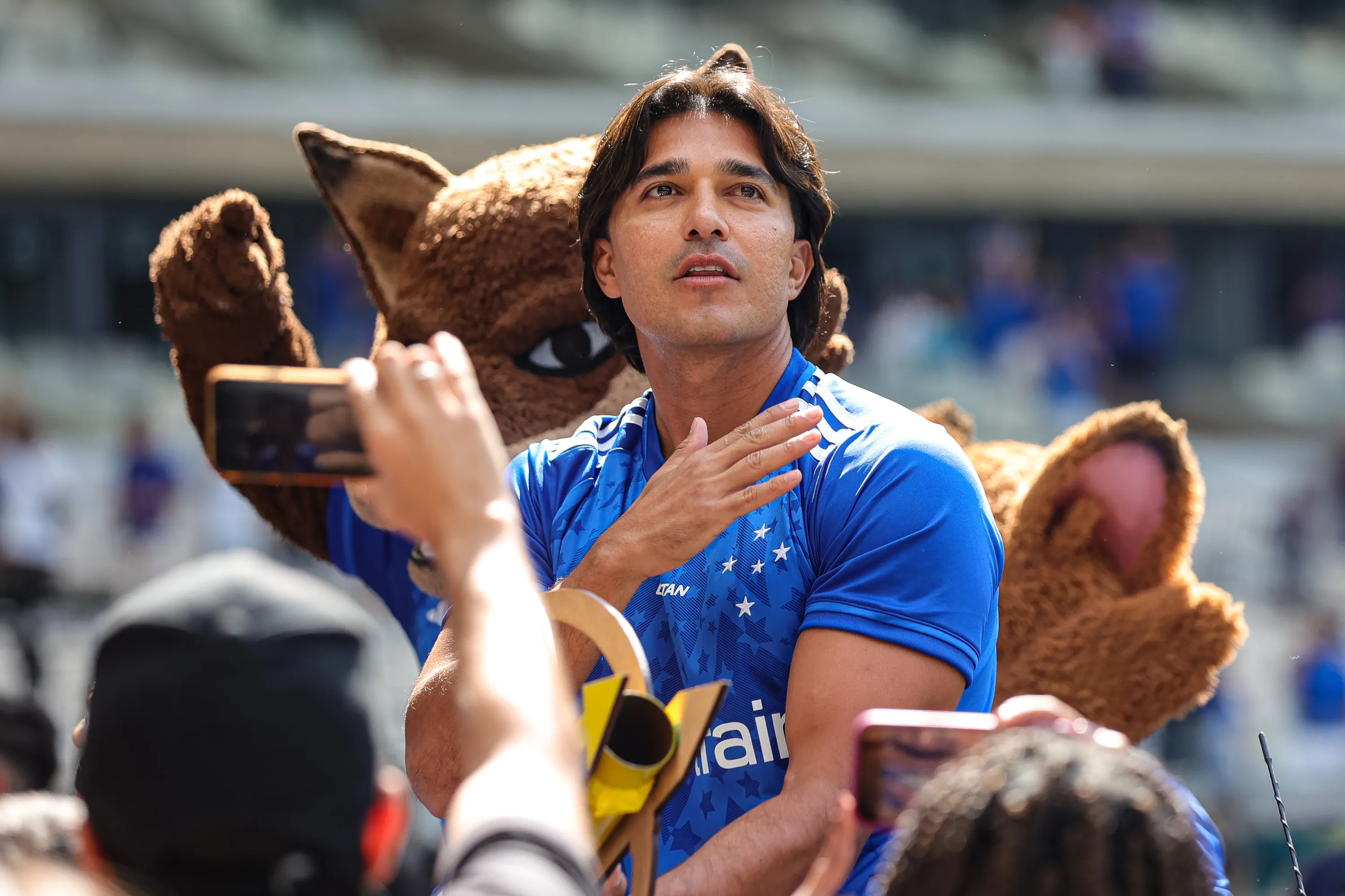 MG – BELO HORIZONTE – 07/04/2024 – MINEIRO 2024, CRUZEIRO X ATLETICO-MG – FINAL 2 – Marcelo Morenoj ogador do Cruzeiro se despede da carreira de jogador antes partida contra o Atletico-MG no estadio Mineirao pelo campeonato Mineiro 2024. Foto: Gilson Lobo/AGIF