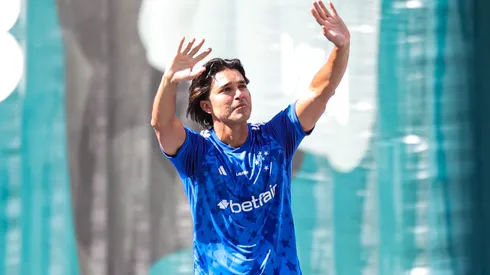 MG – BELO HORIZONTE – 07/04/2024 – MINEIRO 2024, CRUZEIRO X ATLETICO-MG – FINAL 2 – Marcelo Morenoj ogador do Cruzeiro se despede da carreira de jogador antes partida contra o Atletico-MG no estadio Mineirao pelo campeonato Mineiro 2024. Foto: Gilson Lobo/AGIF