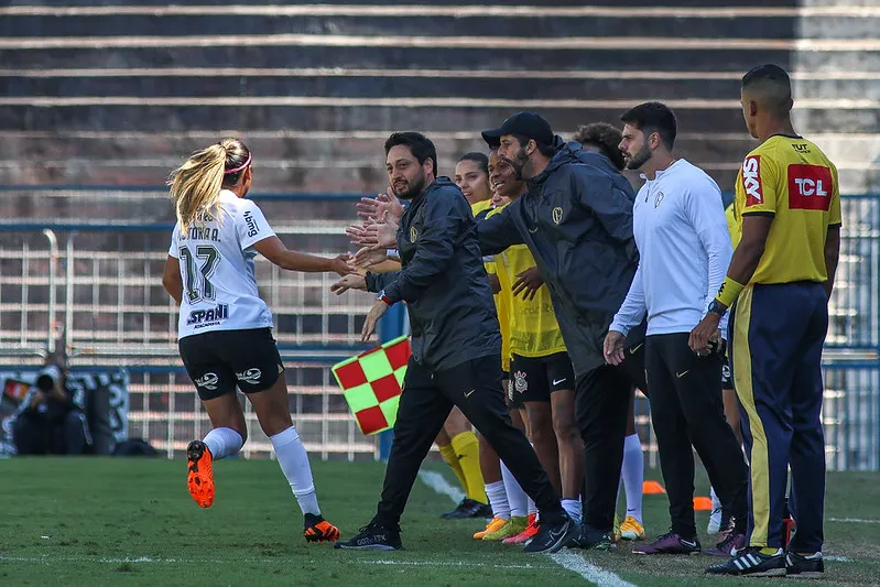 Arthur Elias durante partida do Corinthians - Foto: Fernanda Luz/Staff Images Woman/CBF