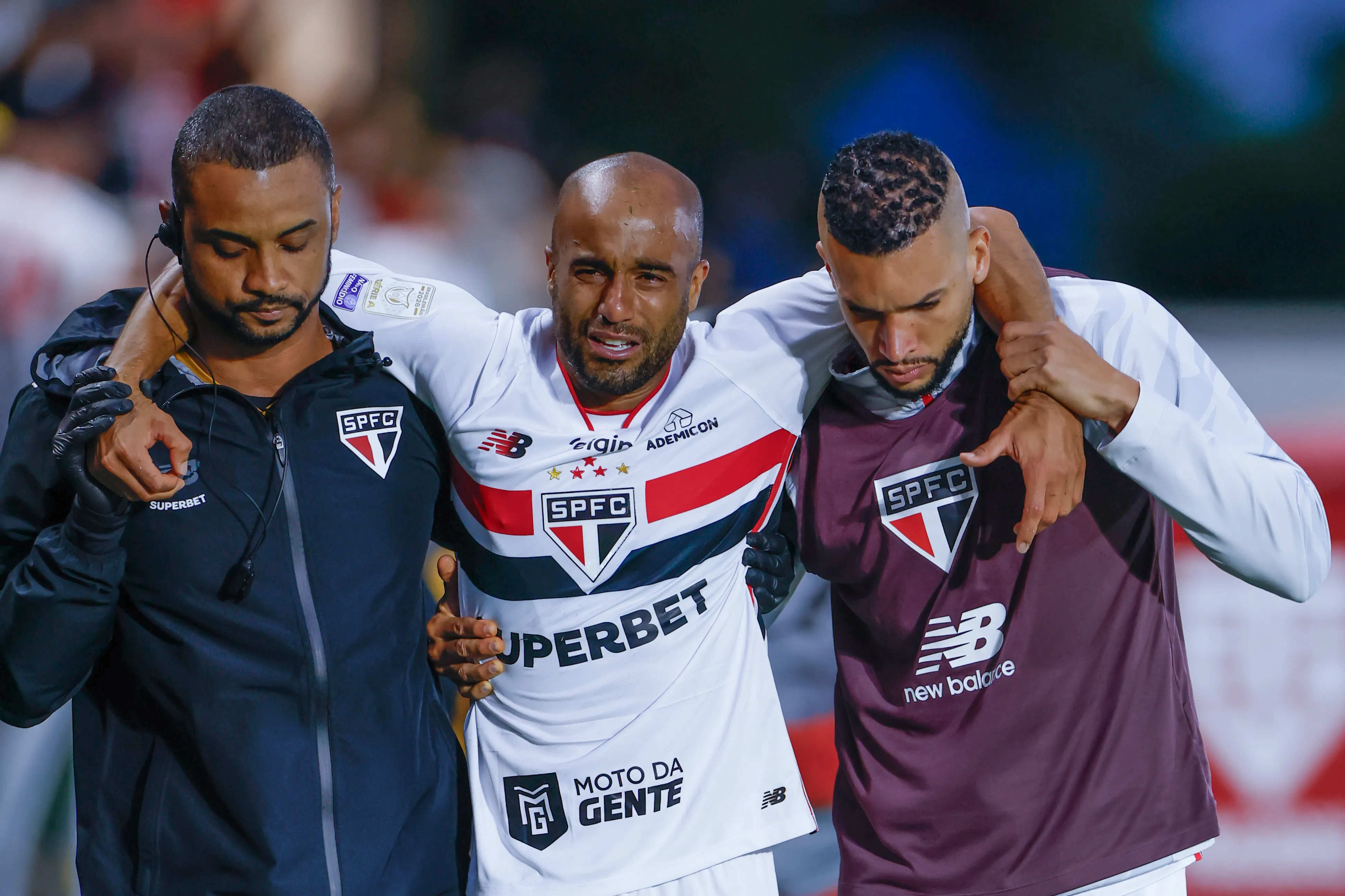 SP – BRAGANCA PAULISTA – 03/05/2026 – BRASILEIRO A 2026, SAO PAULO X BAHIA – Lucas Moura jogador do Sao Paulo deixa o campo durante a partida contra o Bahia no estadio Cicero De Souza Marques pelo campeonato Brasileiro A 2026.  Foto: Marcello Zambrana/AGIF