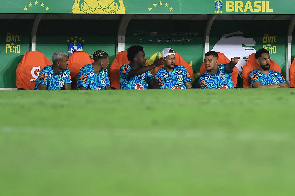 Neymar Jr. of Brasil speaks to teammates Vinícius Júnior and Bruno Guimaraes during the international friendly match between Brazil and Panama at Maracana Stadium on May 31, 2026 in Rio de Janeiro, Brazil. (Photo by Buda Mendes/Getty Images)