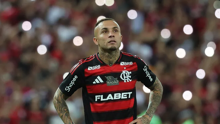 Everton Cebolinha of Flamengo looks on during the match between Flamengo and Bahia as part of Brasileirao 2025 at Maracana Stadium on May 10, 2025 in Rio de Janeiro, Brazil. (Photo by Wagner Meier/Getty Images)