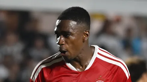 Félix Torres pode deixar o Internacional.