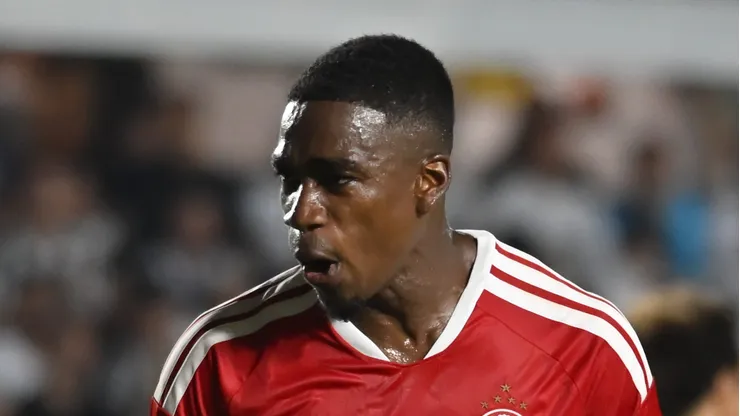 Félix Torres pode deixar o Internacional.