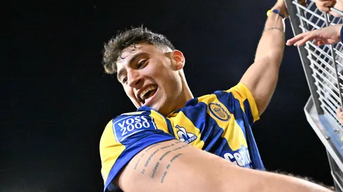 ROSARIO, ARGENTINA – AUGUST 24: Alejo Véliz of Rosario Central celebrate the first goal of his team scored by Angel Di Maria during a Torneo Clausura Betano 2025 match between Rosario Central and Newell's Old Boys at Estadio Gigante de Arroyito on August 23, 2025 in Rosario, Argentina. (Photo by Luciano Bisbal/Getty Images)