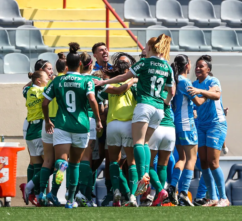 Amanda Gutierres e Tainá Maranhão comemorando um gol marcado pelo Palmeiras - Foto: Fabio Menotti/Palmeiras/by Canon