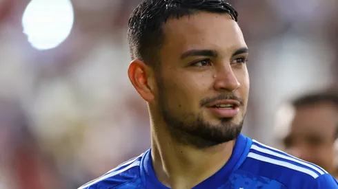 SP – BRAGANCA PAULISTA – 01/12/2024 – BRASILEIRO A 2024, BRAGANTINO X CRUZEIRO -Fabrizio Peralta, jogador do Cruzeiro durante aquecimento antes da partida contra o Bragantino no estadio Nabi Abi Chedid pelo campeonato Brasileiro A 2024. Foto: Joisel Amaral/AGIF