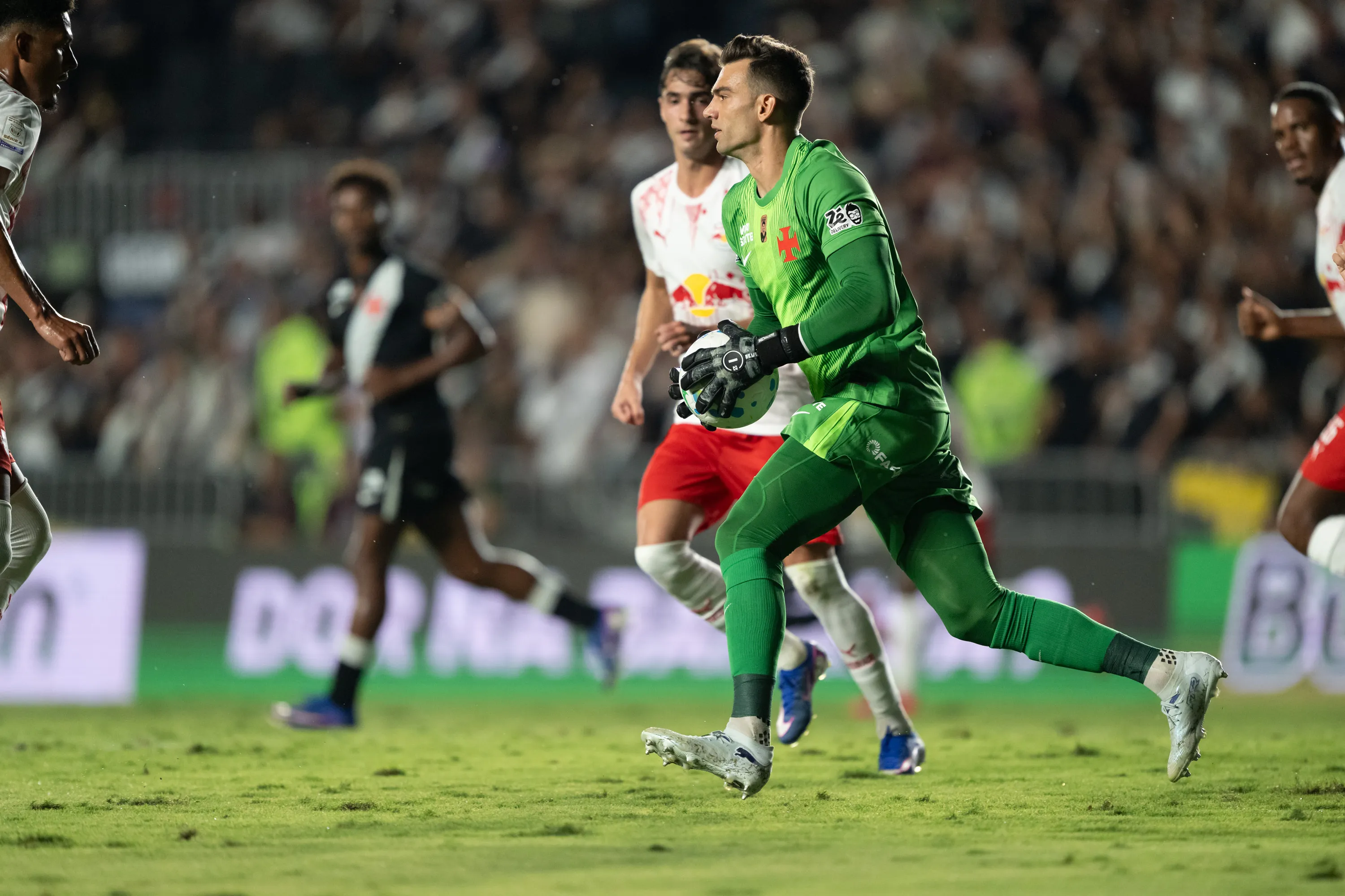 RJ – RIO DE JANEIRO – 24/05/2026 – BRASILEIRO A 2026, VASCO X BRAGANTINO – Leo Jardim goleiro do Vasco durante partida contra o Bragantino no estadio Sao Januario pelo campeonato Brasileiro A 2026. Foto: Jorge Rodrigues/AGIF