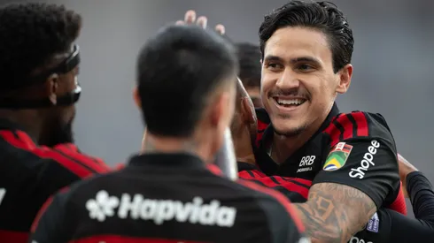 Jogadores do Flamengo comemoram gol contra o Coritiba. Foto: Jorge Rodrigues/AGIF